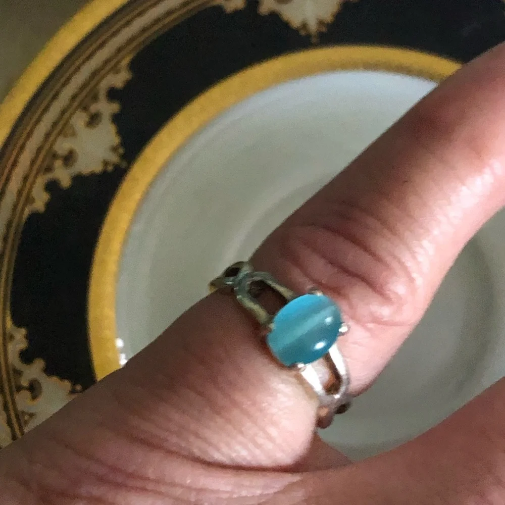 Vintage Blue Cats-Eye Sterling Silver Ring